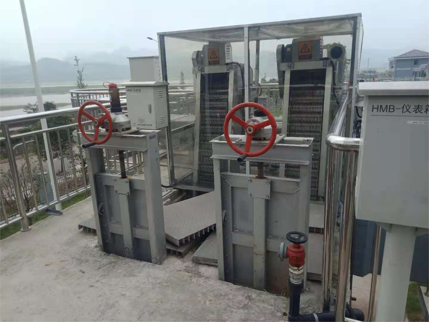 ?山東地衛(wèi)環(huán)?？萍加邢薰敬蛟旄咝Щ剞D(zhuǎn)式格柵除污機(jī)